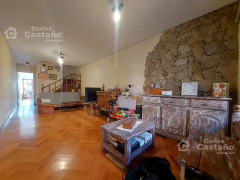 Clásico Dúplex 4 Amb. con Jardín, Parrilla y Cochera