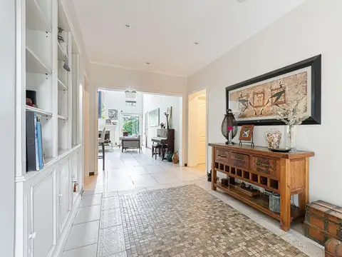 Casa en Venta con 5 cocheras