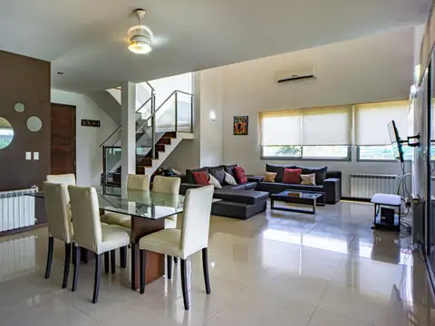 Casa 4 ambientes con 3 baños