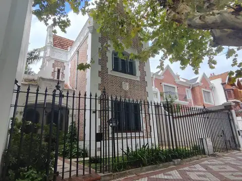 Casa de Estilo Banfield Residencial Acevedo 1200