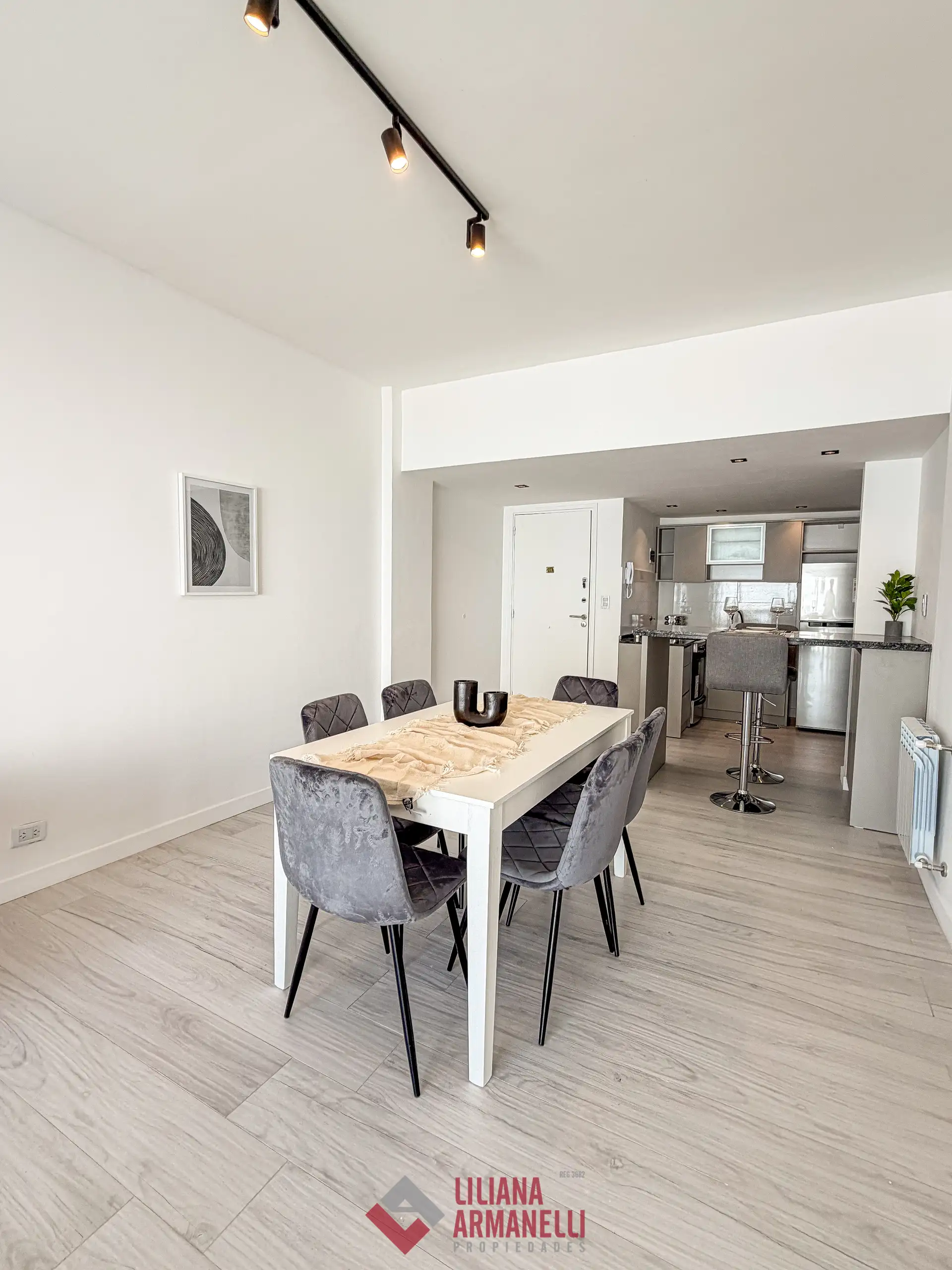 Depto 4 amb con dependencia, 87m² con balcón terraza — Centro