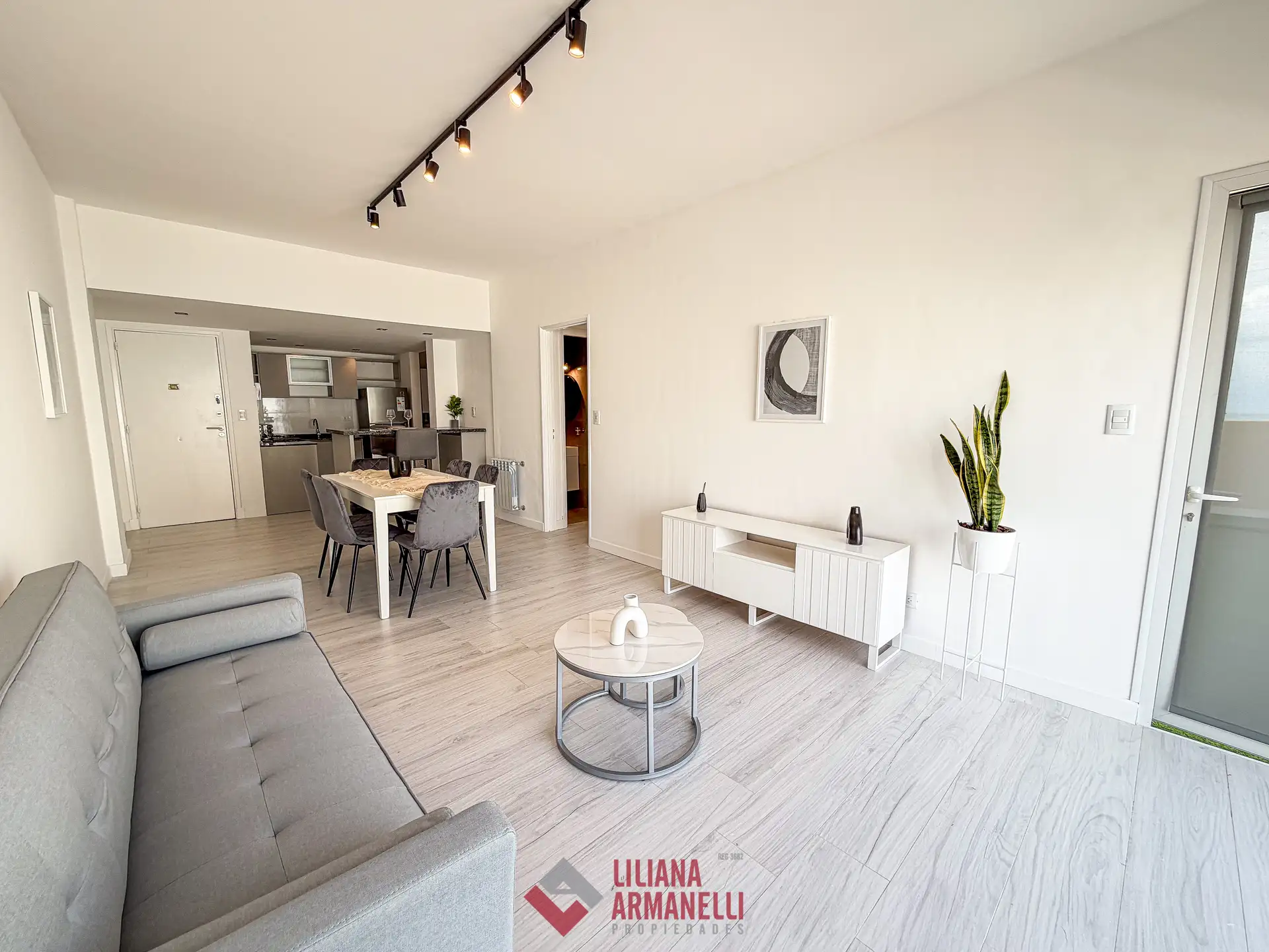 Depto 4 amb con dependencia, 87m² con balcón terraza — Centro