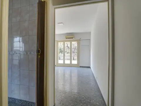 Depto Tipo Casa en Venta en Villa del Parque, USD 145.000