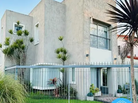 CASA 4 AMBIENTES EN VENTA - HAEDO NORTE