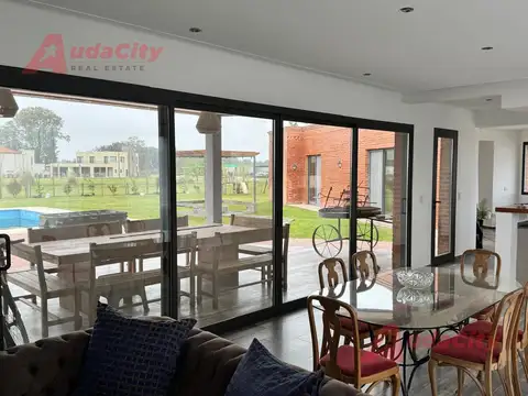 Casa 4 ambientes con 3 baños