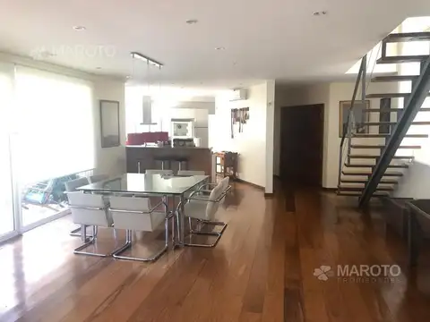 Casa 5 ambientes con 4 baños