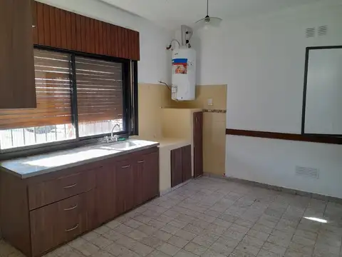 Casa en Alquiler con 1 cochera