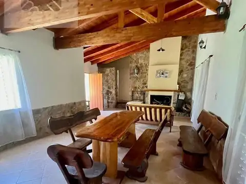 Casa 4 ambientes con 2 baños