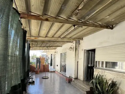 Casa 12 ambientes con 3 baños