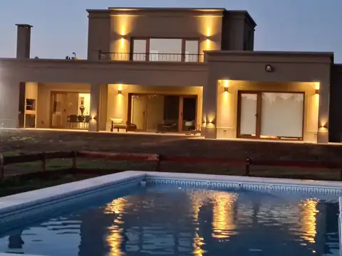 Casa en Alquiler en Chacras De La Cruz, Countries y Barrios Cerrados en Exaltación de la Cruz