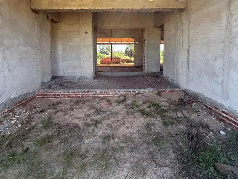 Casa a terminar en venta Colonia Carolina Goya