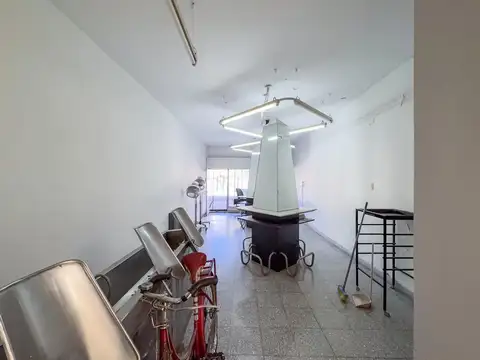 Local en alquiler, vidriera, libre columnas, impuestos incluidos