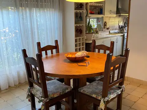 Casa 4 ambientes con 3 baños