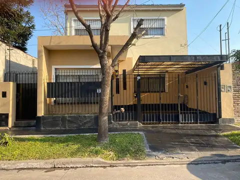 Venta de Casa de 5 ambientes en Bella Vista-APTA CRÉDITO-