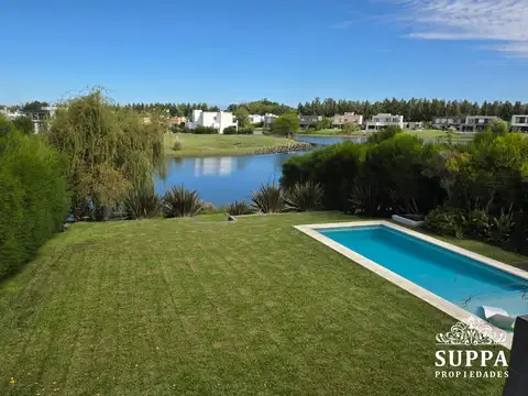 CASA EN VENTA A LA LAGUNA