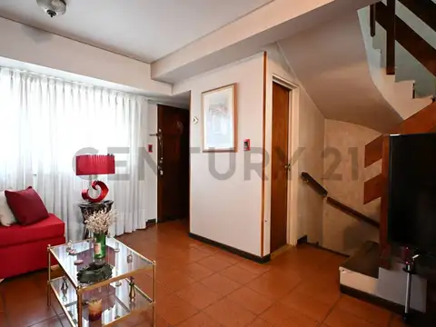Depto Tipo Casa en Venta con 1 cocheras