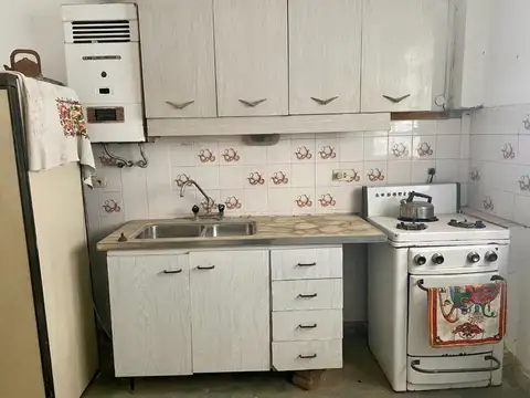 VENTA PH  4 AMB SANTOS LUGARES PATIO A REFACCIONAR