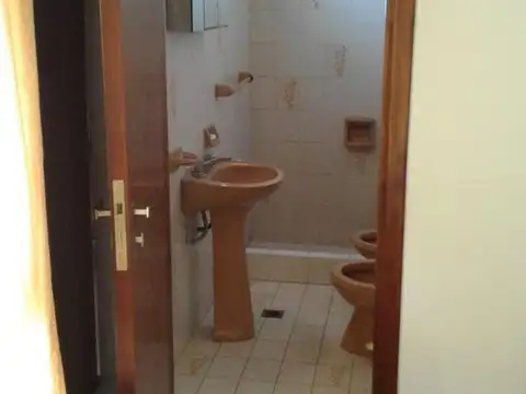 Casa en venta - 3 dormitorios 3 baños - 100mts2 - Necochea