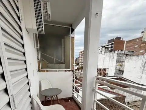 Monoambiente luminoso balcon