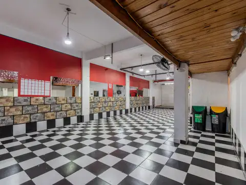 Casa Multifamiliar con local · En Venta · 7 Departamentos · Garaje ·  Terraza grande · Villa Lu...