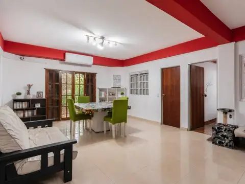 Casa Multifamiliar con local · En Venta · 7 Departamentos · Garaje ·  Terraza grande · Villa Lu...