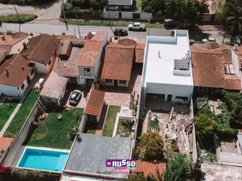 Casa en Venta con 4 cocheras