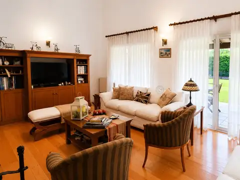 Casa 5 ambientes con 3 baños
