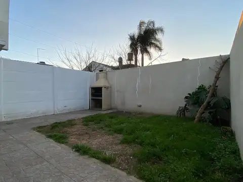 Depto Tipo Casa en Alquiler al Este
