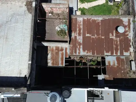 Lote 8,66 x 44,38 con galpón y departamentos a refaccionar ? Barracas