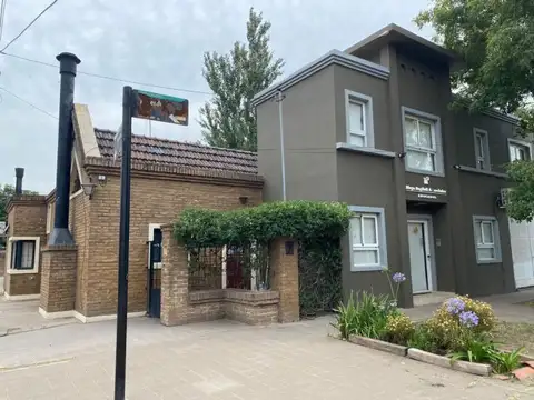 ROLDÁN -CASCO CENTRICO- CASA y COMPLEJO OFICINAS-ACEPTA PERMUTA MENOR VALOR