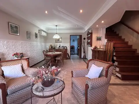 Casa 5 ambientes con 3 baños