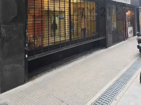 EXCELENTE LOCAL CON DEPOSITO.