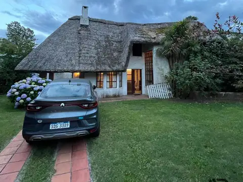 Casa en alquiler temporario 3 dorm y altillo en Pinares