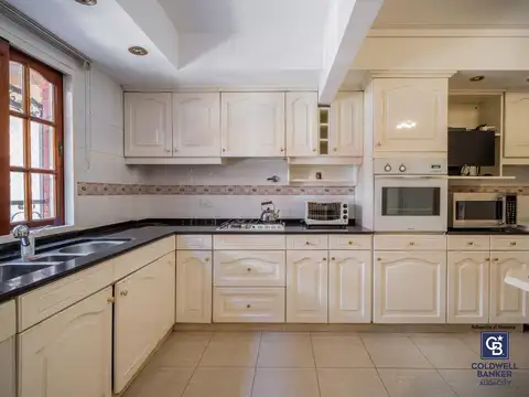 Casa 5 ambientes con 6 baños