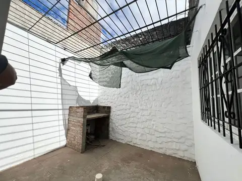 Casa 2 ambientes con 1 baño