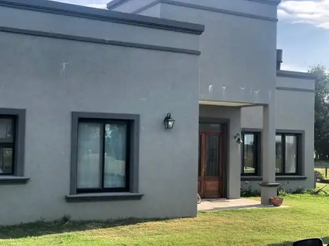 Casa 4 ambientes con 3 baños