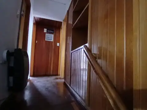 Casa 7 ambientes con 2 baños