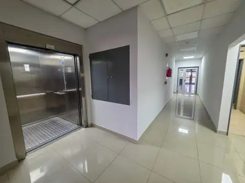 Oficina en Alquiler con 3 cocheras