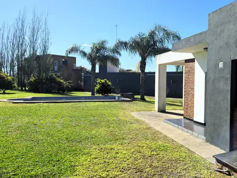 Venta Casa 2 dorm, gran patio y pileta en Solares del Carcaraña