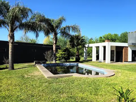 Venta Casa 2 dorm, gran patio y pileta en Solares del Carcaraña