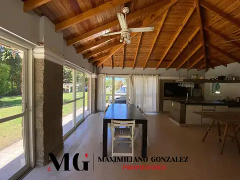 Casa en Alquiler con 1 cochera