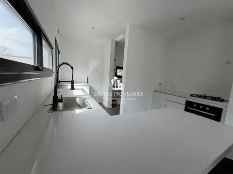 Casa 4 ambientes con 3 baños