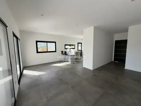 OPORTUNIDAD. Casa en venta de 4 ambientes. Barrio San Ramón. Pilar del Este