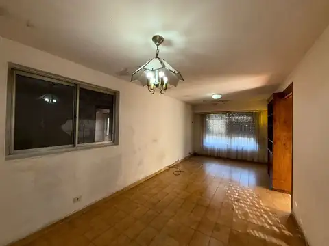 VENTA CASA 3 AMBIENTES EN BERNAL OESTE