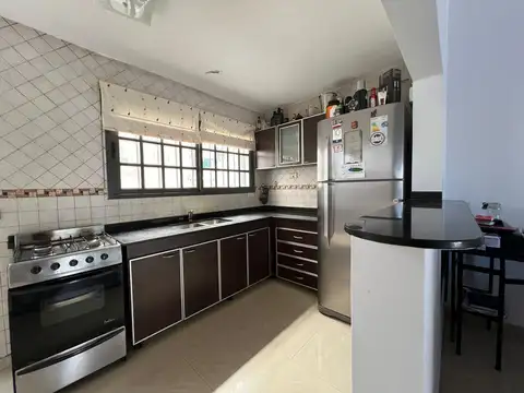 Casa 5 ambientes con 3 baños