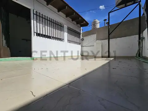 Venta PH multifamiliar 5 ambientes c/terraza y patio, en Mataderos