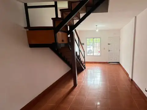 Depto Tipo Casa en Alquiler en Centro, $ 850.000