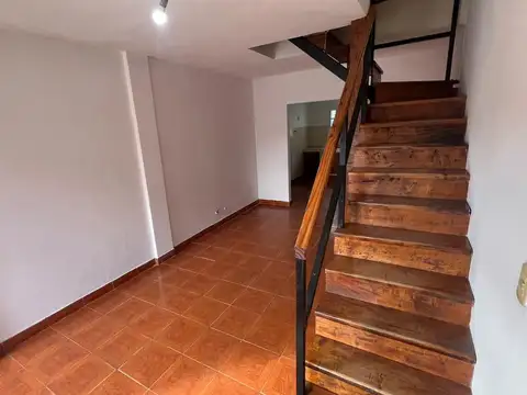 Depto Tipo Casa en Alquiler de 3 ambientes