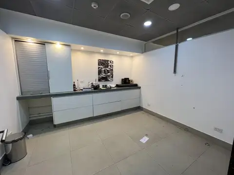 Oficina en Alquiler con 1 cochera