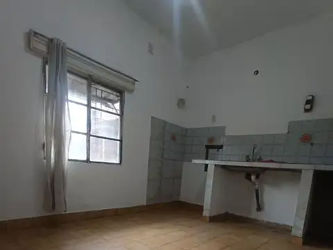 Casa 3 ambientes con 1 baño